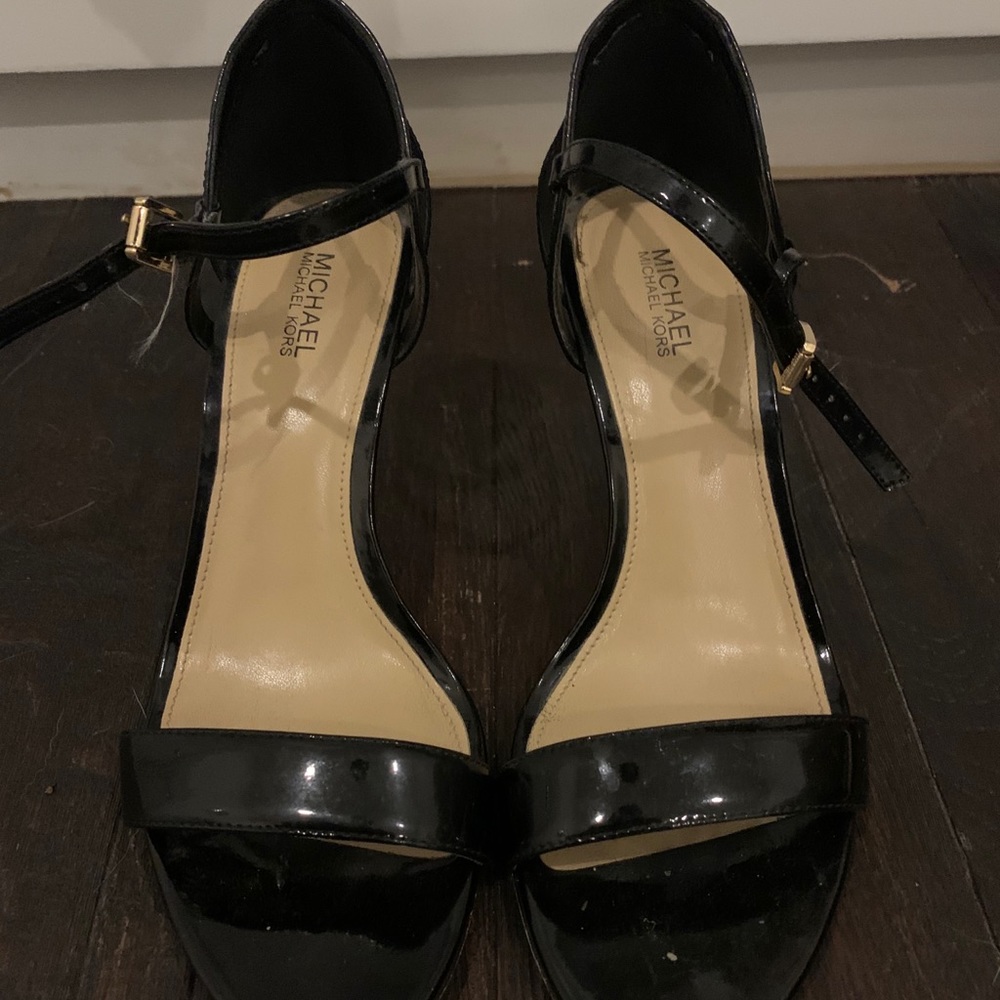 Michael Khors black leather heels